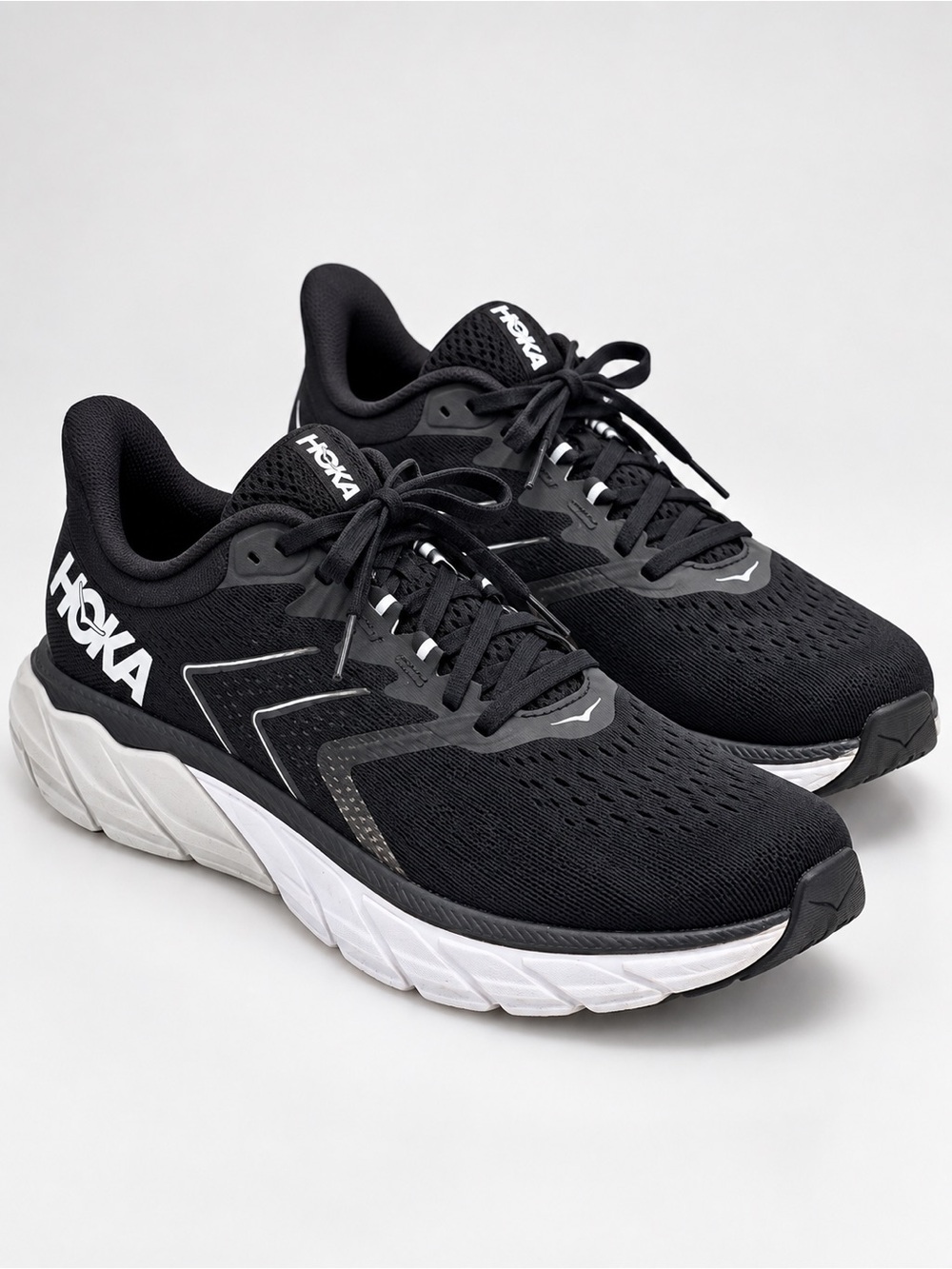 HOKA ONE ONE Arahi 5 Running Shoes Black White Women’s Size 10B